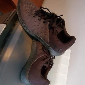 Under Armour tennis shoes